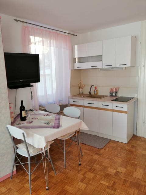 Apartments Pyros Apartment in Piran