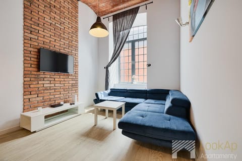 Bed, TV and multimedia, Living room, Photo of the whole room