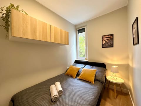 Bed, Photo of the whole room, towels