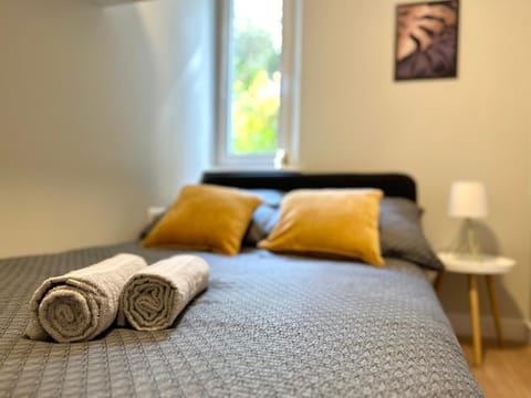 Bed, Photo of the whole room, towels