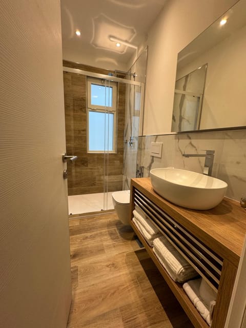 Shower, Bathroom, towels