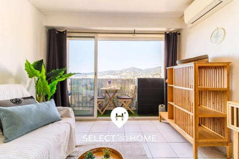 View (from property/room), Balcony/Terrace, Living room, Seating area