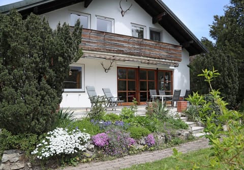 Property building, Garden, Balcony/Terrace