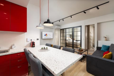 Kitchen or kitchenette, Living room, Seating area, Dining area