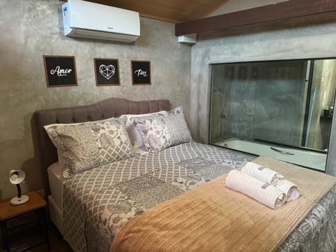 Chalé 05 com hidro e cozinha no coração de Penedo Nature lodge in Resende