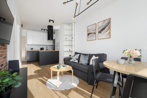 Kitchen or kitchenette, Living room, Seating area, Dining area