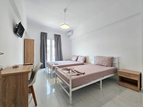Bed, TV and multimedia, Bedroom