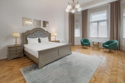 Seating area, Bedroom