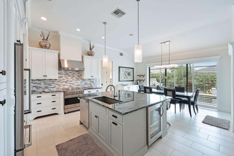 4BR Ritzy Marco Home l Lush Pool House in Marco Island