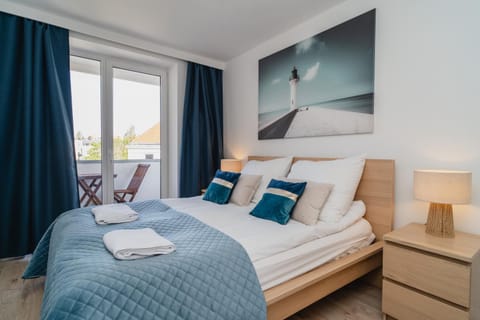 Bed, Seating area