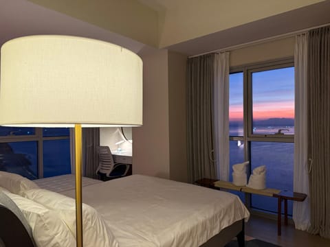 Bed, Natural landscape, Photo of the whole room, Bedroom