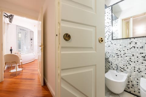 Shower, Toilet, Bathroom, Bath