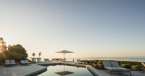 Day, Natural landscape, Pool view, Sea view, Swimming pool, sunbed