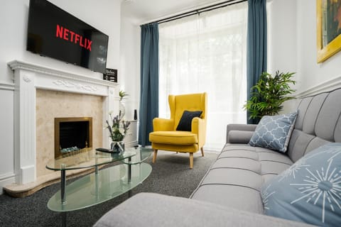 TV and multimedia, Living room, Seating area