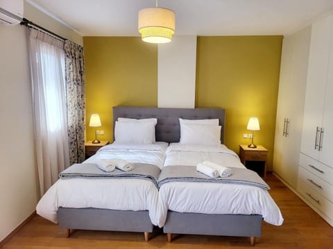 Bedroom, towels