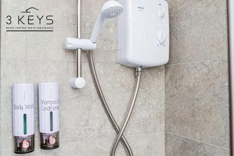 Contractors monthly discounts - WIFI - 5mins to Airport, HS2 & NEC Apartment in Solihull