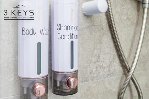 Contractors monthly discounts - WIFI - 5mins to Airport, HS2 & NEC Apartment in Solihull