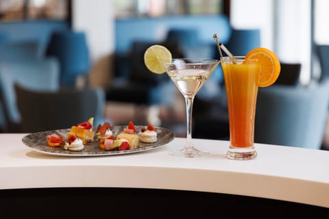 Lounge or bar, Alcoholic drinks