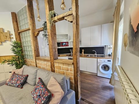 Kitchen or kitchenette, Living room, Seating area, Dining area