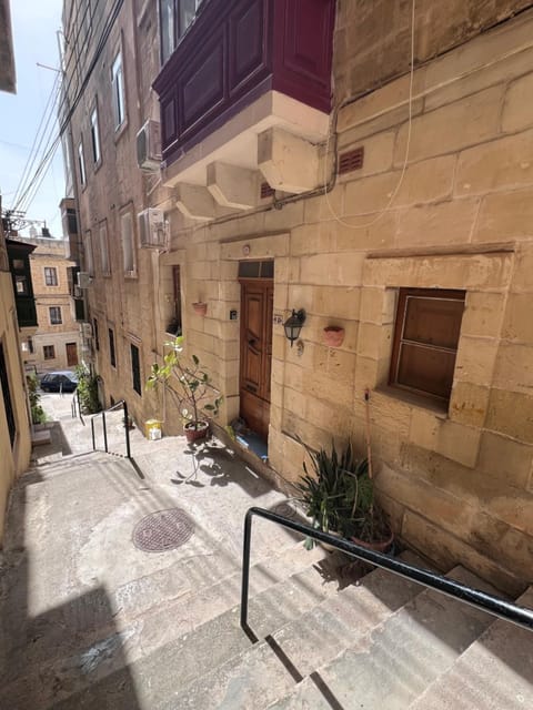 Facade/entrance, Neighbourhood, Street view