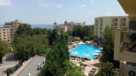 Day, Pool view, Sea view, Swimming pool, Quiet street view
