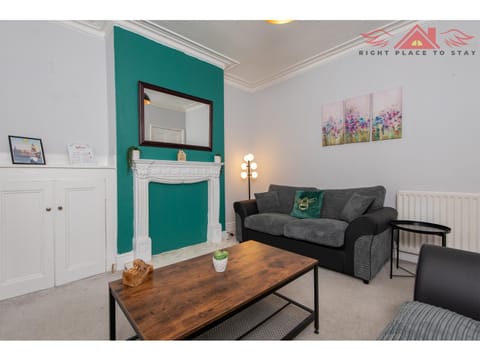 Family-Friendly 3-Bed Home in Central Location with Garden & Parking House in Darlington