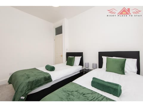 Family-Friendly 3-Bed Home in Central Location with Garden & Parking House in Darlington