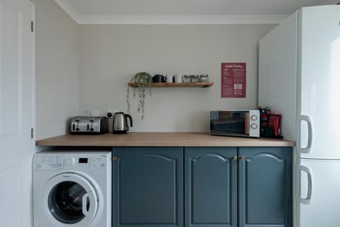 Peaceful Riverside Family Retreat House in Christchurch