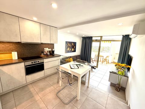 Living room, Dining area, kitchen