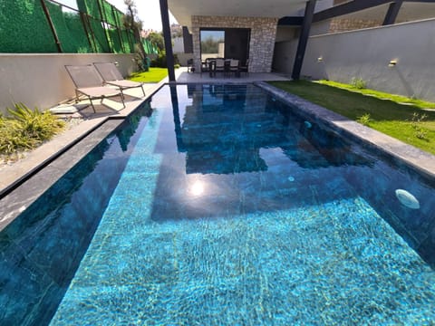 Swimming pool, sunbed