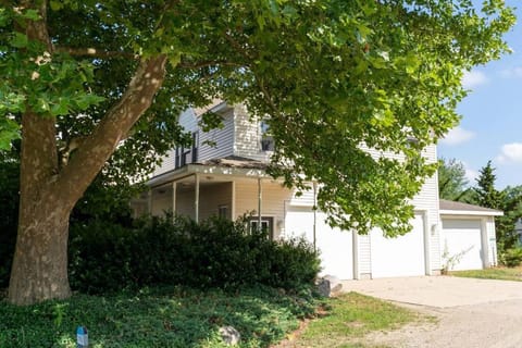 Property building, Day, Street view