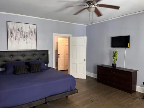 Charming King bed & Queen Sofa bed & TV Wifi Apartment in Decatur