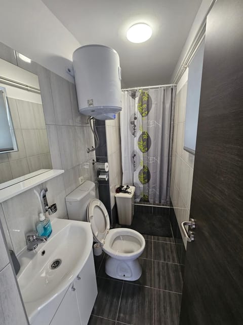 Shower, Toilet, Bathroom