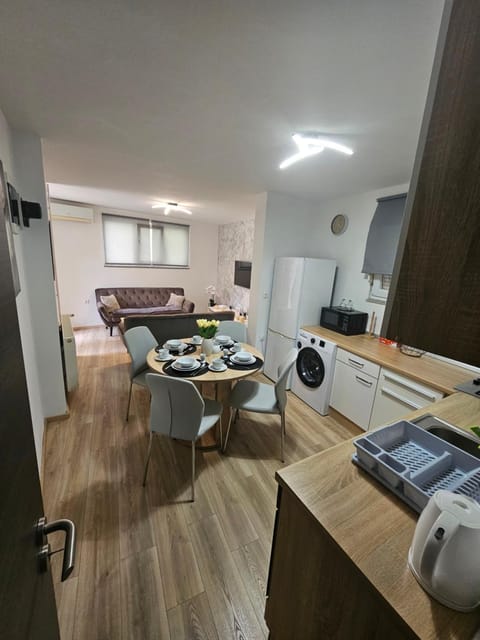 Kitchen or kitchenette, Living room, Seating area, minibar