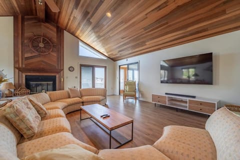 Luxury Waterfront Villa Dock Game Room Sunset Views House in Ocean City