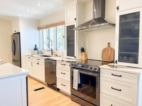 Luxury Waterfront Villa Dock Game Room Sunset Views House in Ocean City