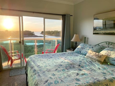 Large 3BR Apt SunsetView Roof Pool Walk to Beach House in Ocean City