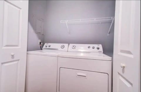 Cozy King bed and Queen Sofa bed Apt Apartment in Decatur