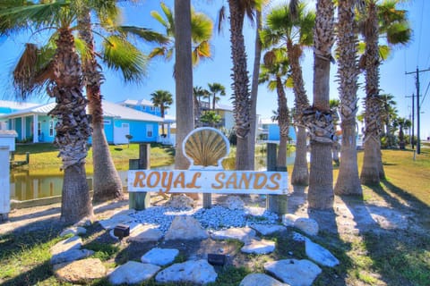 Coconut Hut - Pet Friendly! Boardwalk to the Beach! - Pet Friendly! Boardwalk to the Beach! House in Port Aransas