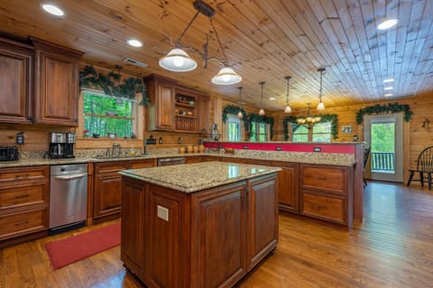 Red Wolf Lodge House in Buncombe County