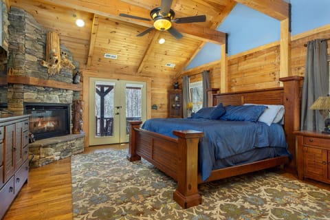 Red Wolf Lodge House in Buncombe County