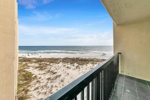 Pinnacle Port B3-408-Emerald Pearl House in Sunnyside