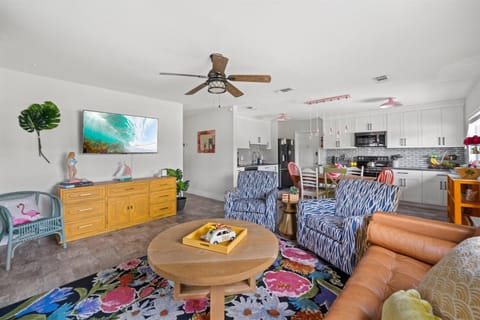 Laid-Back Bungalow 25 Blocks to Beach with Pool, Kayak and SUP Access House in Cape Canaveral