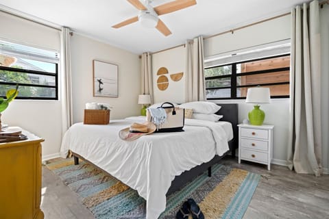 Laid-Back Bungalow 25 Blocks to Beach with Pool, Kayak and SUP Access House in Cape Canaveral