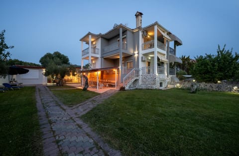 Azure Nikiti Apartment in Nikiti