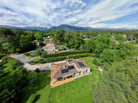 Air-conditioned villa with fresh eggs & vegetables Villa in Roquefort-les-Pins