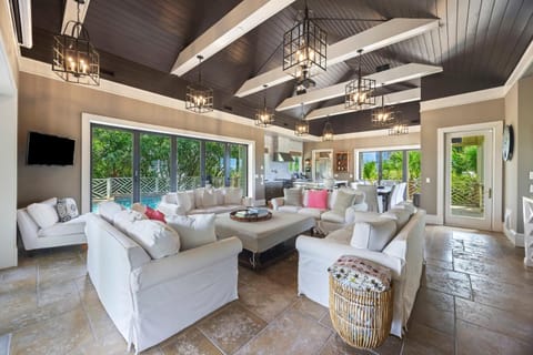 AV9-02: 9 2nd Avenue House in Isle of Palms