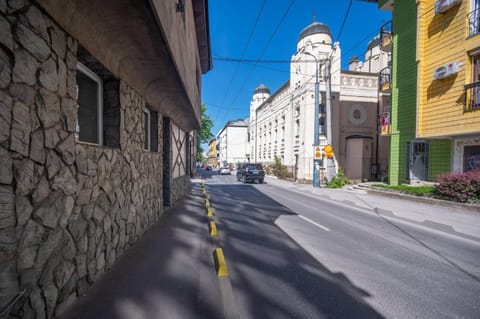Property building, Street view, Location