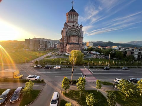 Nearby landmark, Neighbourhood, City view, Mountain view, Sunset, Parking