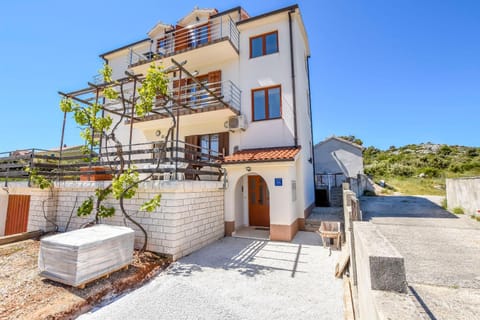 Property building, Facade/entrance, Parking